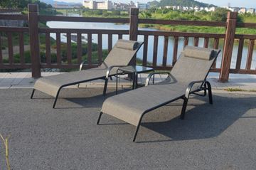Imagen de Combo 2 Reposeras Textilene + Mesa de Vidrio | Reposeras Apilables 4 Posiciones para Exterior y Jardín